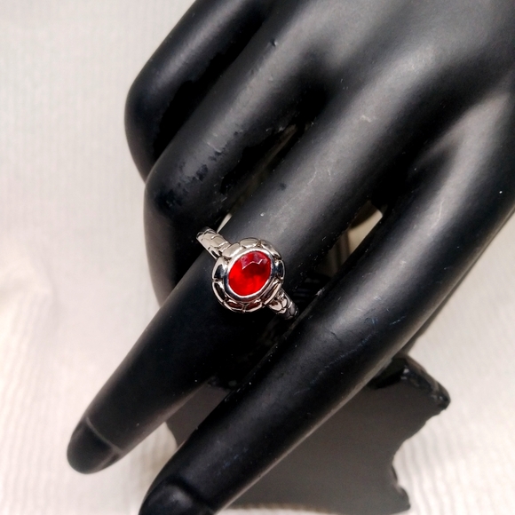 SIZE 8 STERLING SILVER RUBY RING - Picture 3 of 3